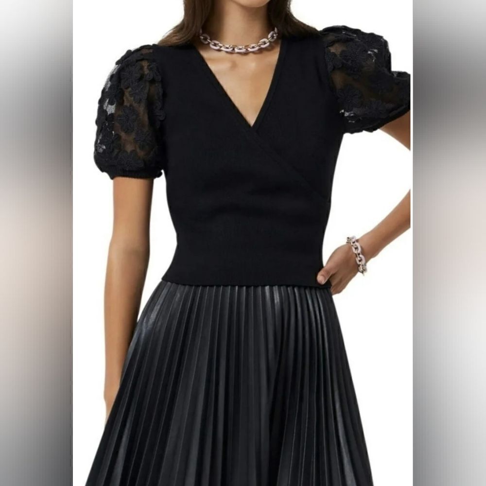 NWOT French Connection floral puff sleeve top